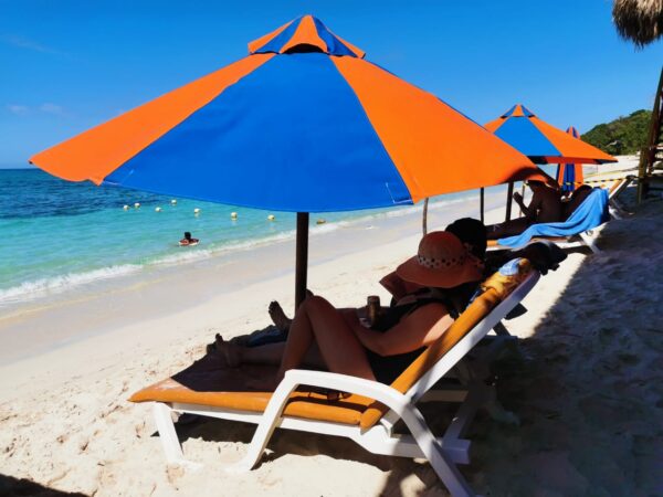 Playa Tranquila + Panorámico por las Islas 🏖️🚤