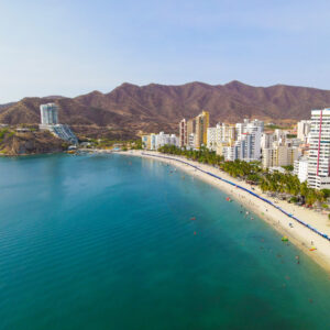 🚍 ¡Explora Barranquilla y Santa Marta en un día lleno de cultura y paisajes!